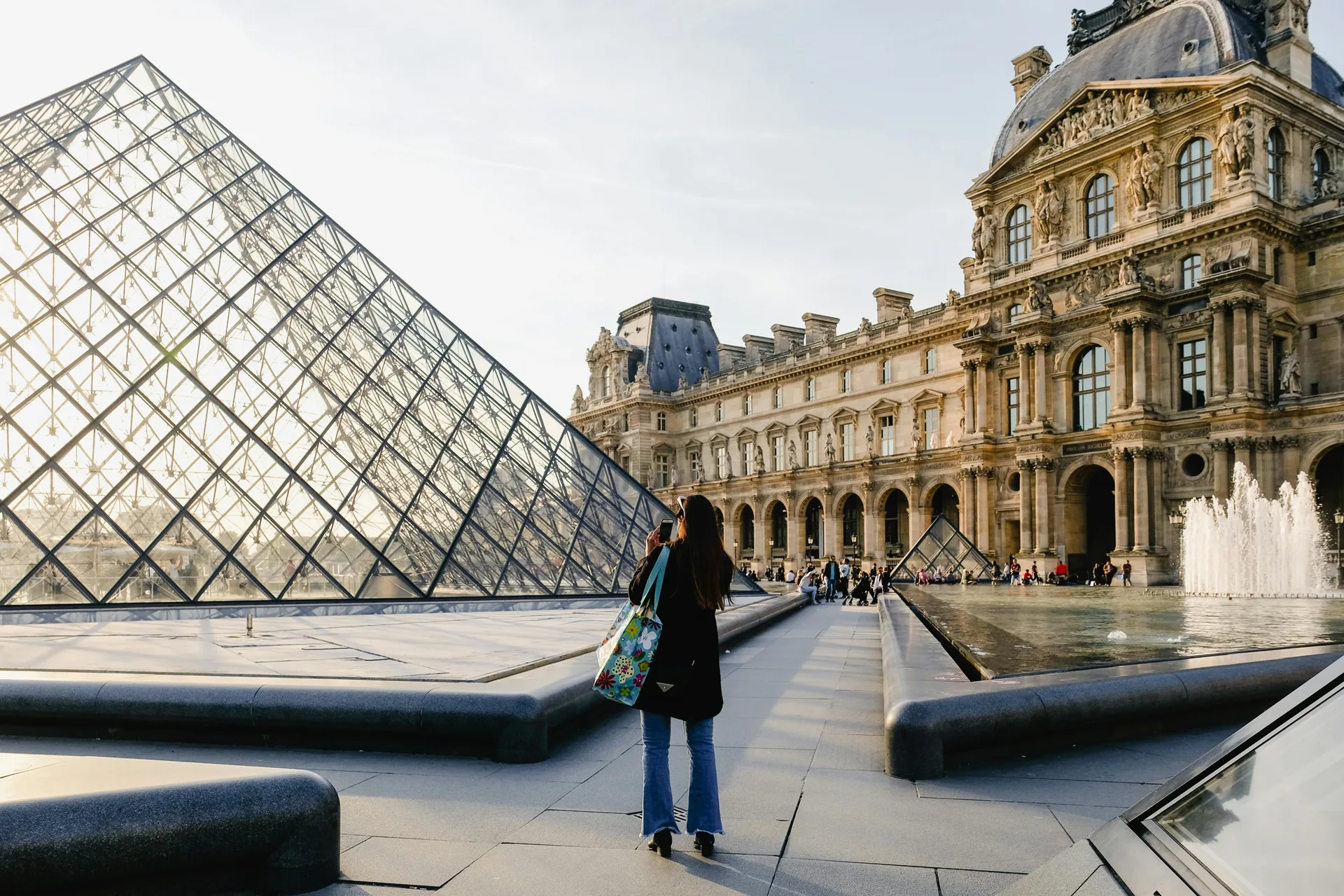 Femme rentrant en France